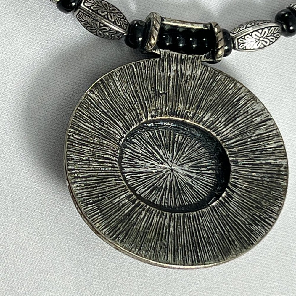 Premier Designs Beaded Pendant Necklace Silver Tone Southwest Red Black Choker - Picture 10 of 11